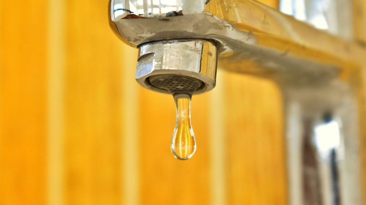 Recherche de fuite d&rsquo;eau &agrave; Lyon, goutte au bout d&rsquo;un robinet